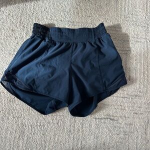 Lululemon hotty hot 4” high rise shorts